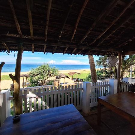 Sailors' Bay Bed and Breakfast Hikkaduwa Exteriör bild