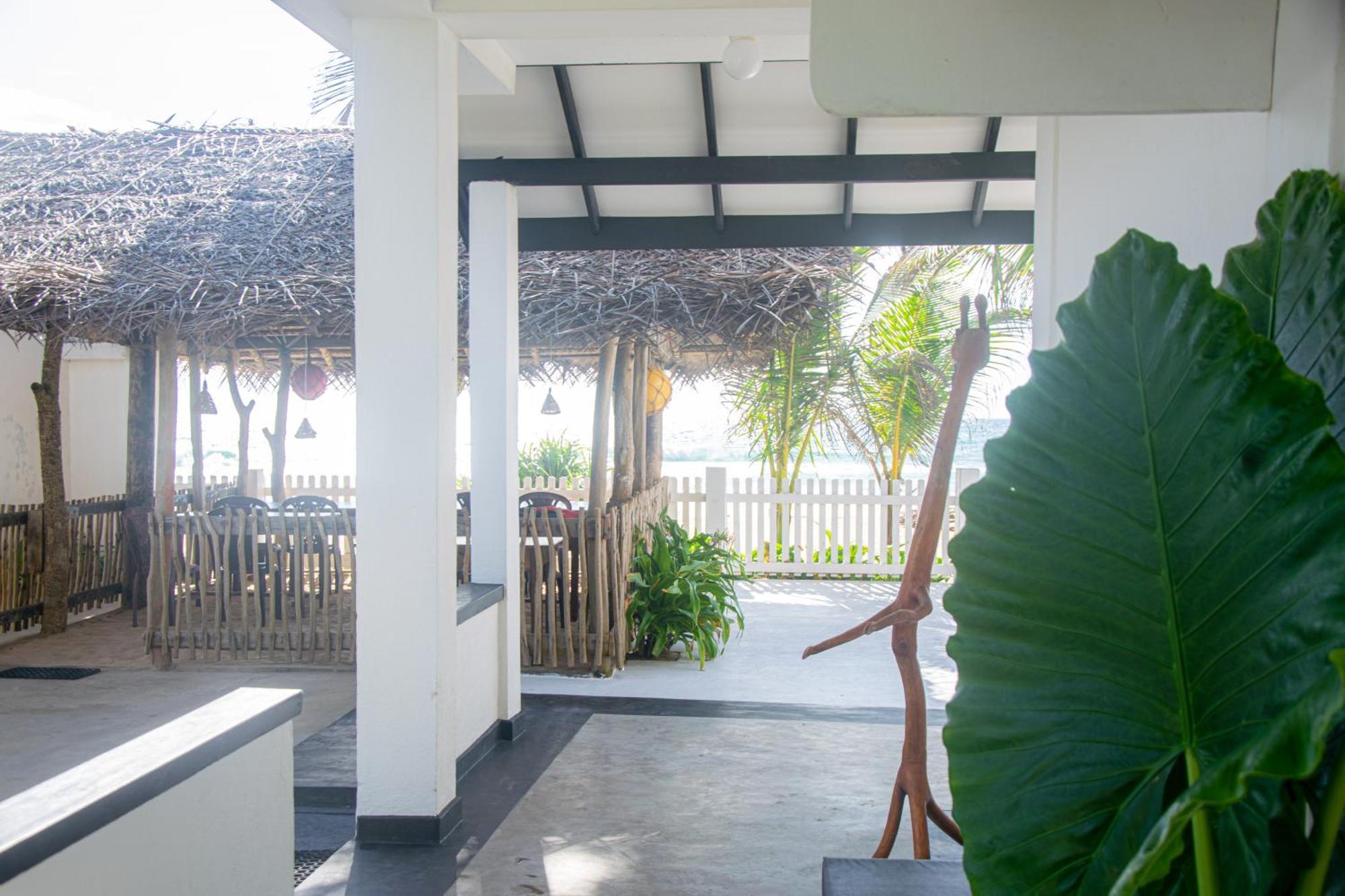 Sailors' Bay Bed and Breakfast Hikkaduwa Exteriör bild