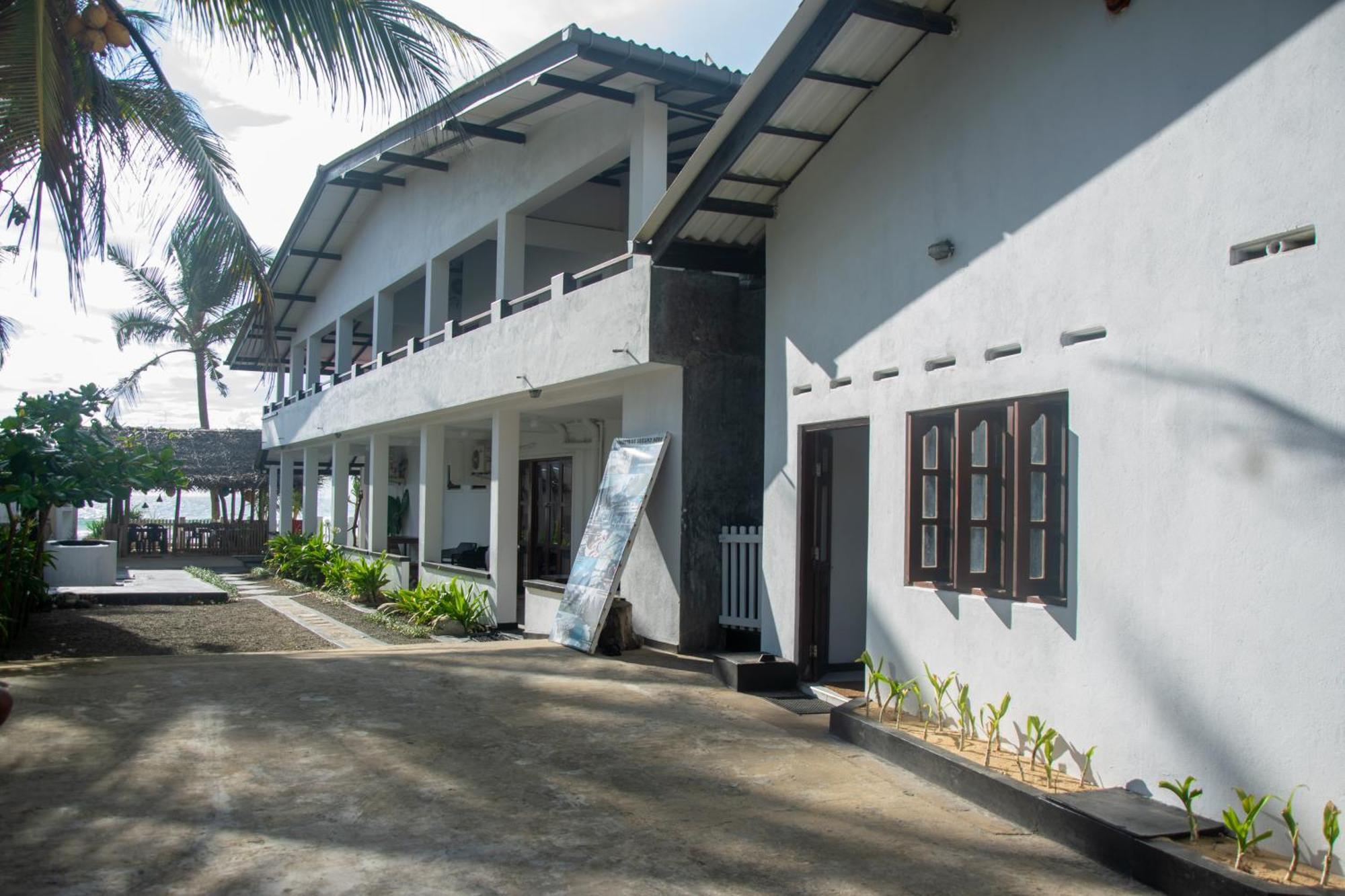 Sailors' Bay Bed and Breakfast Hikkaduwa Exteriör bild