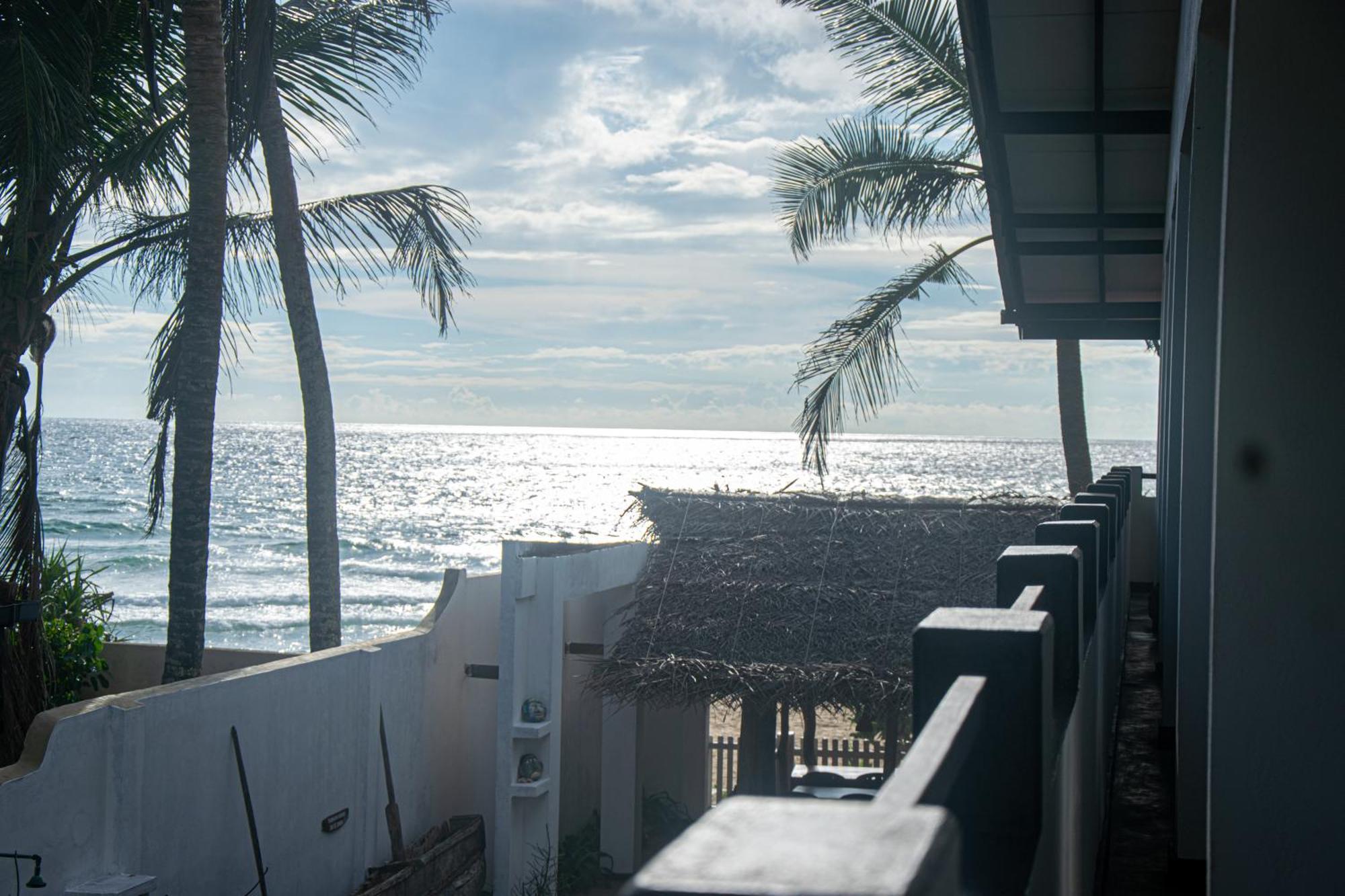 Sailors' Bay Bed and Breakfast Hikkaduwa Exteriör bild