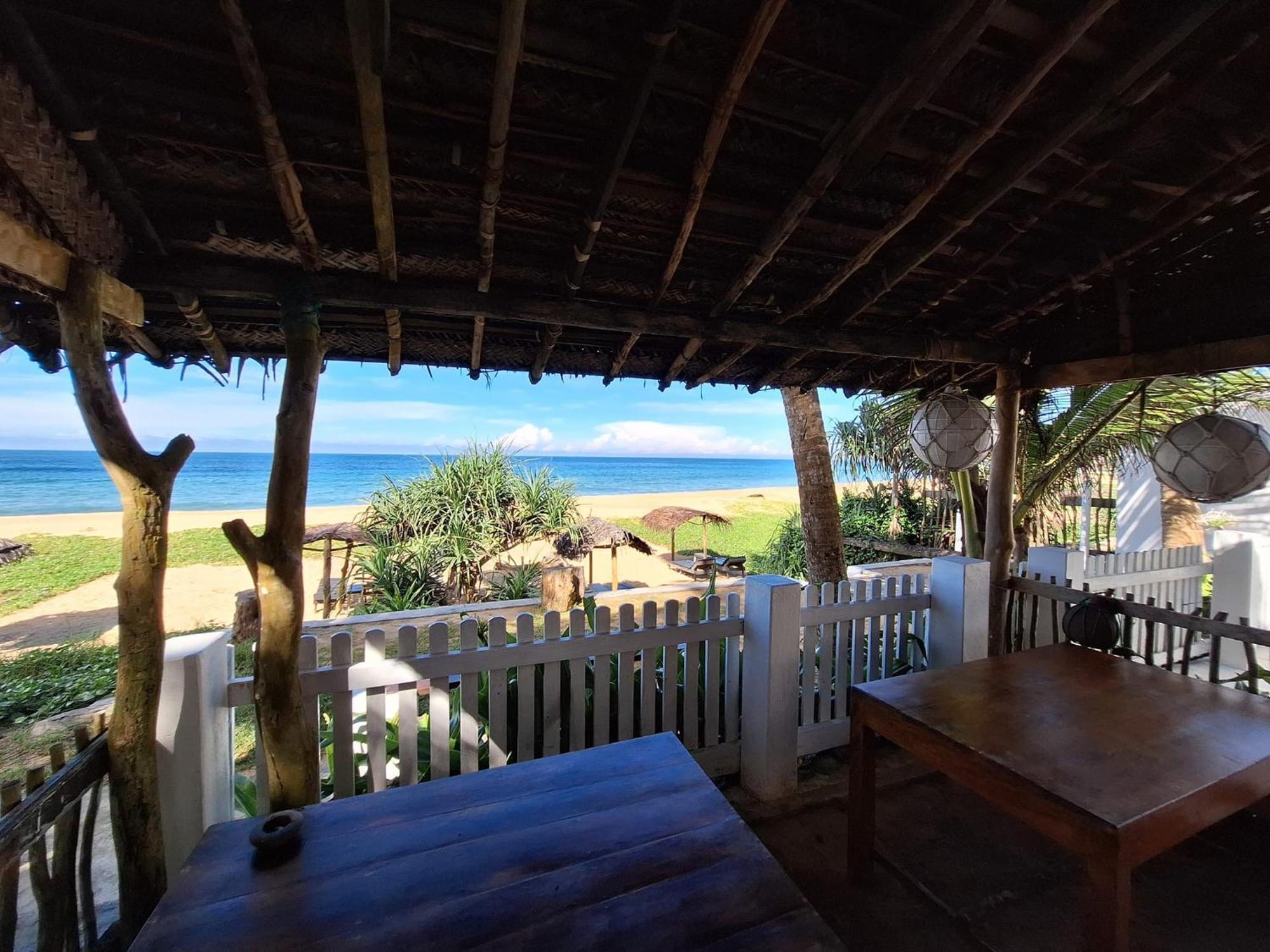Sailors' Bay Bed and Breakfast Hikkaduwa Exteriör bild