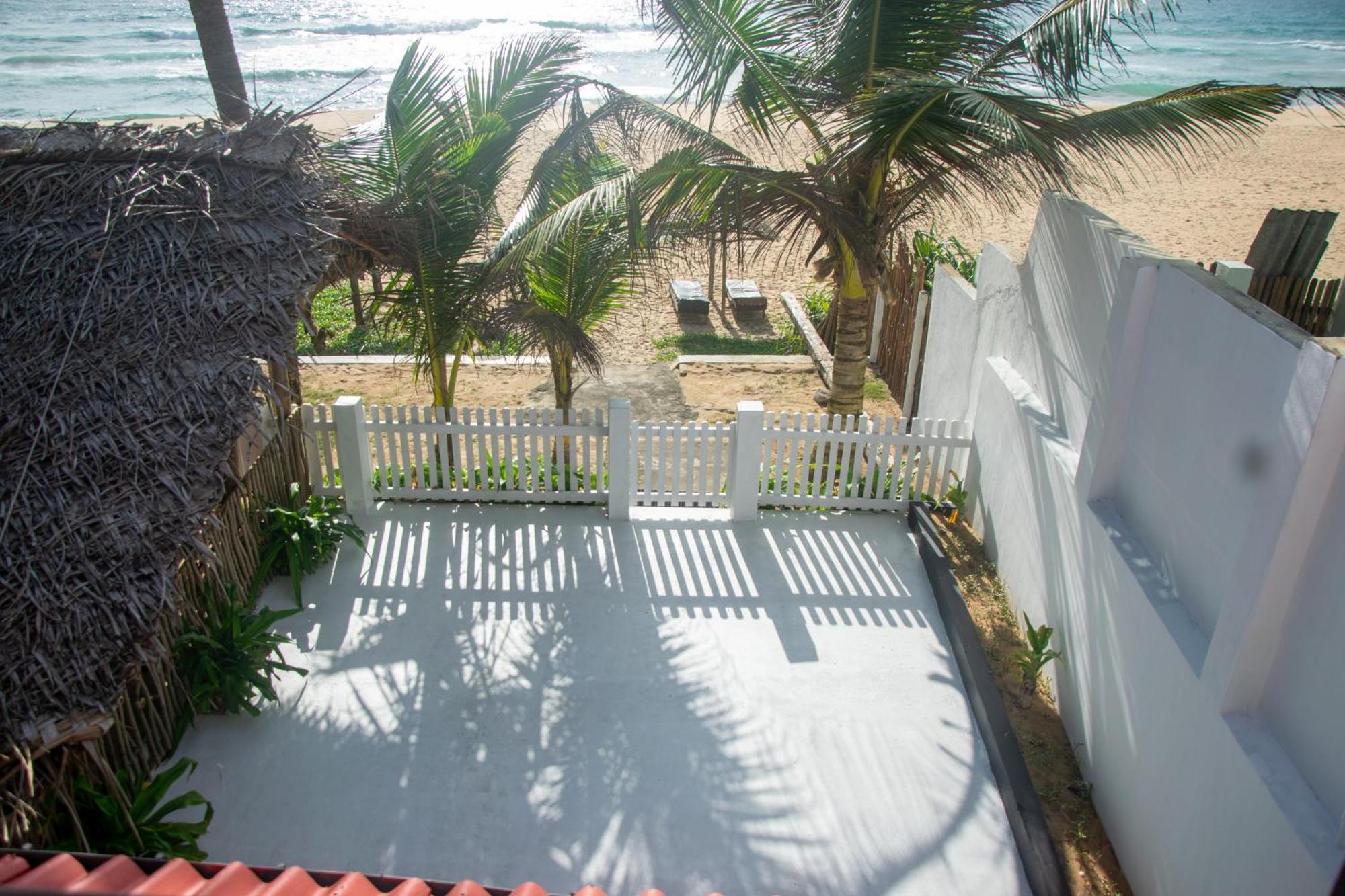 Sailors' Bay Bed and Breakfast Hikkaduwa Exteriör bild
