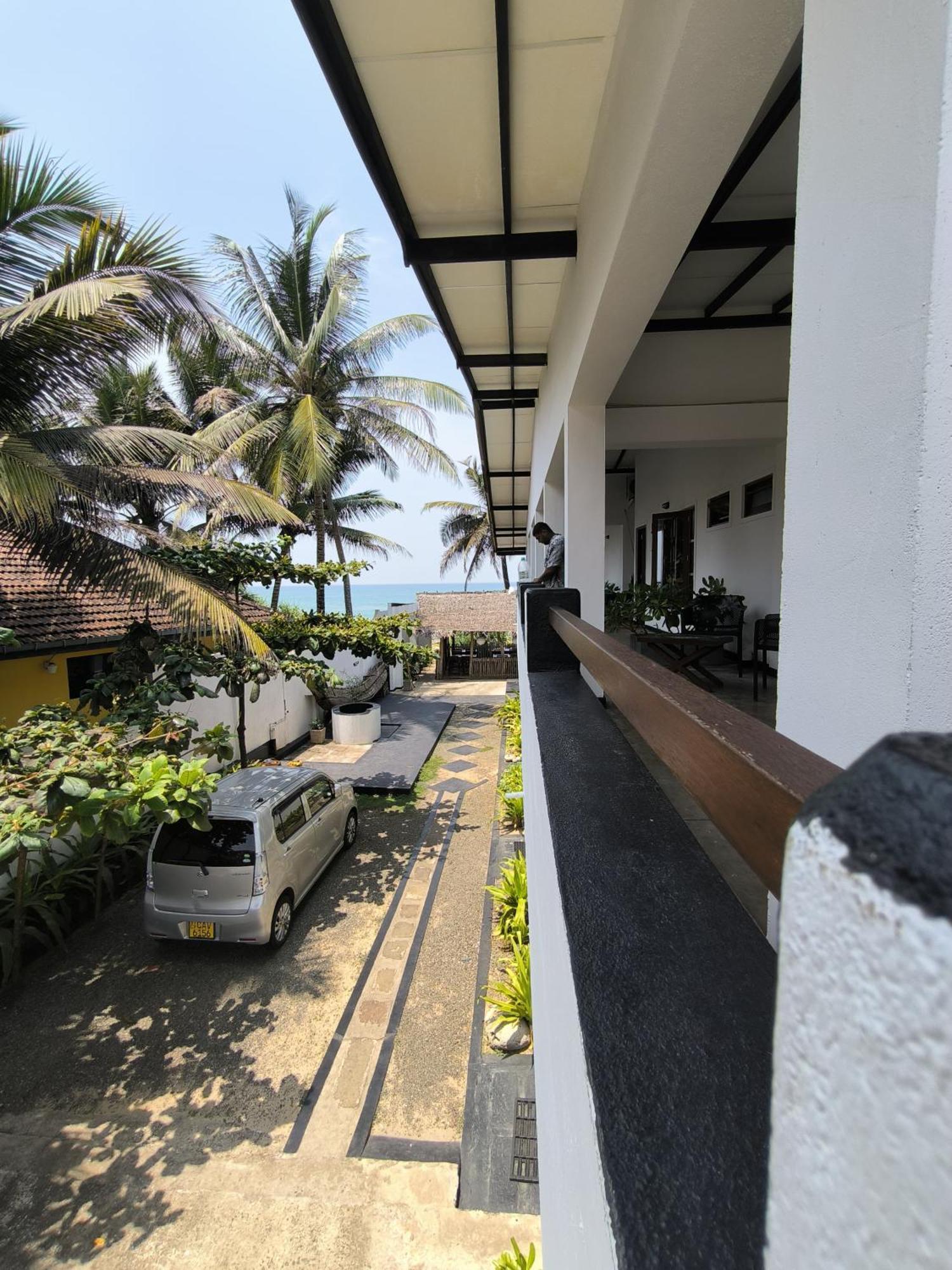 Sailors' Bay Bed and Breakfast Hikkaduwa Exteriör bild