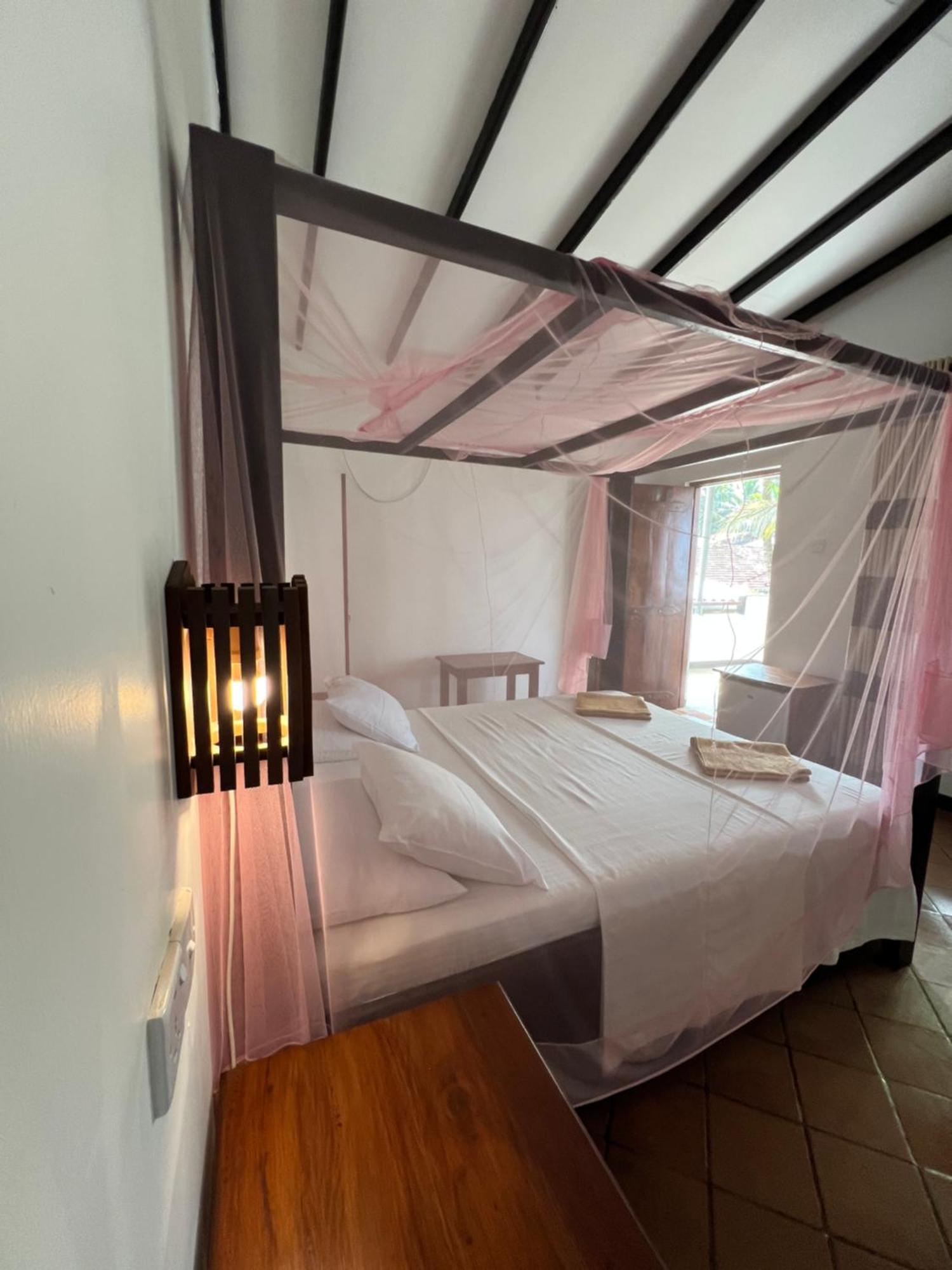 Sailors' Bay Bed and Breakfast Hikkaduwa Exteriör bild