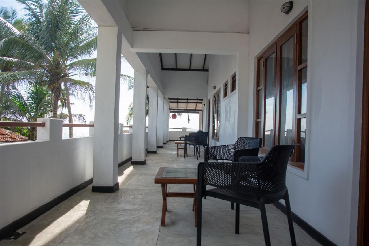 Sailors' Bay Bed and Breakfast Hikkaduwa Exteriör bild